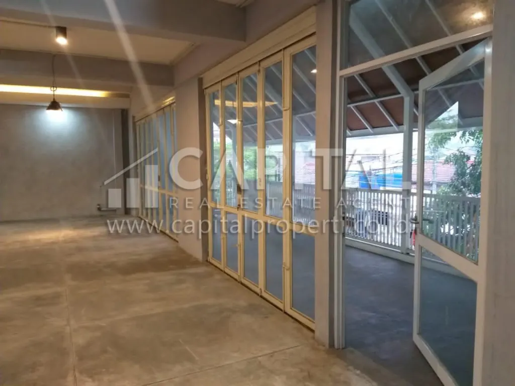 Jual/Sewa ruang usaha strategis 2.5 lantai di Cikutra Bandung Kota | iklanova.com