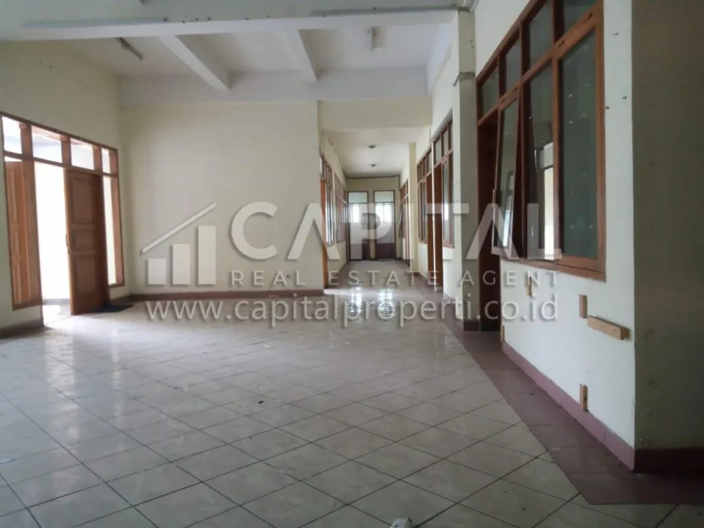 Murah! Jual gedung eks kampus dan sekolah 3 lantai di sayap Dago Bandung | iklanova.com