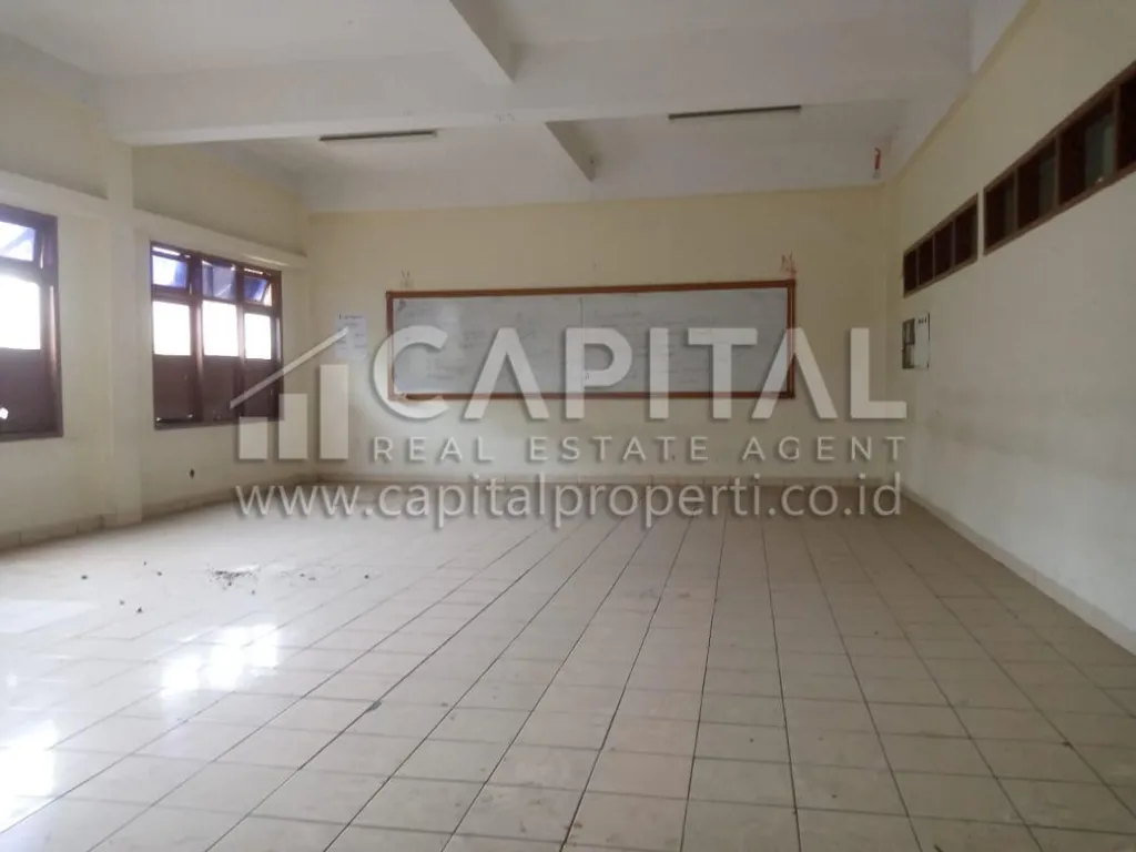 Murah! Jual gedung eks kampus dan sekolah 3 lantai di sayap Dago Bandung | iklanova.com