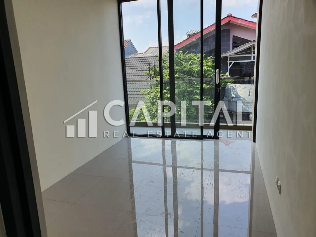 Rumah baru 2 lantai model minimalis di TKI 1 | iklanova.com