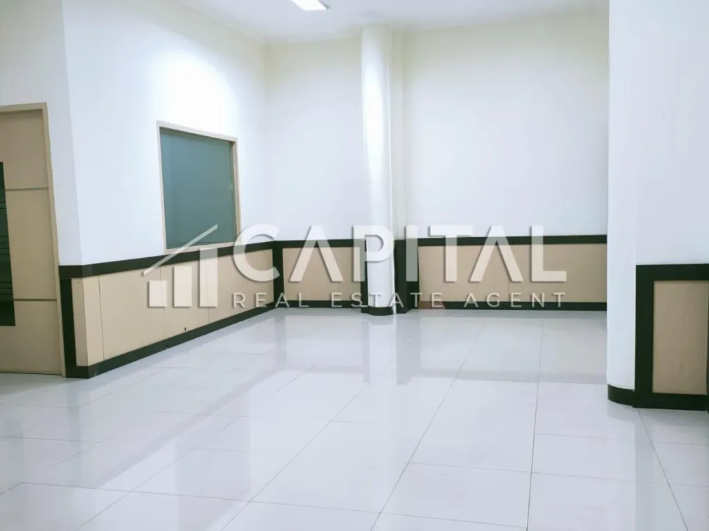 Sewa ruang usaha siap pakai dengan parkir luas di mainroad Sukajadi Bandung | iklanova.com