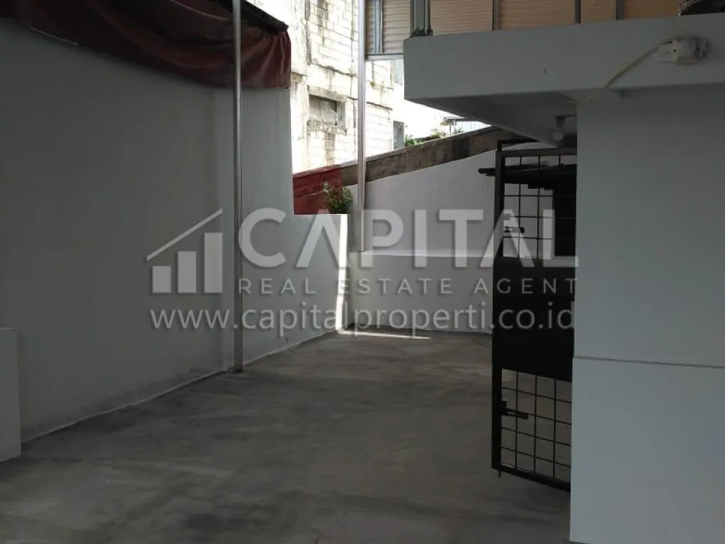 Sewa ruka strategis 2.5 lantai di area Pungkur tengah Bandung Kota | iklanova.com