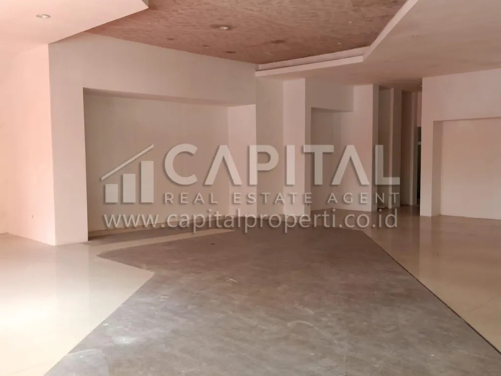 Sewa ruko strategis 1 lantai di Jalan Veteran Bandung | iklanova.com