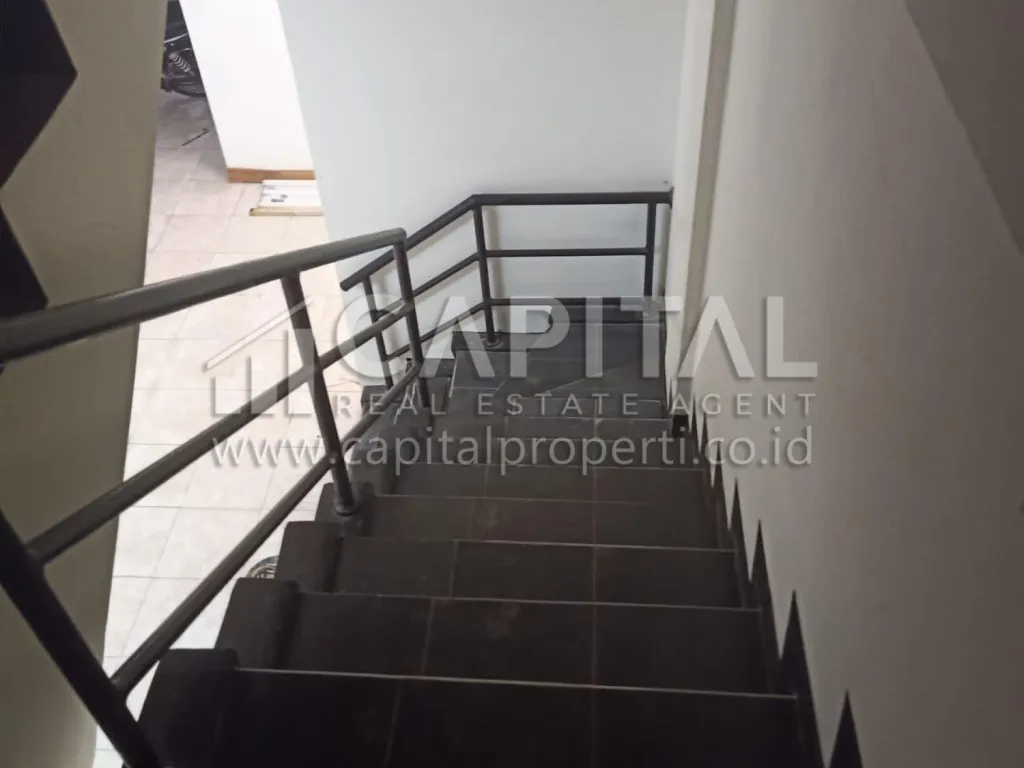 Sewa ruko strategis 3 lantai di Jalan BKR Bandung | iklanova.com