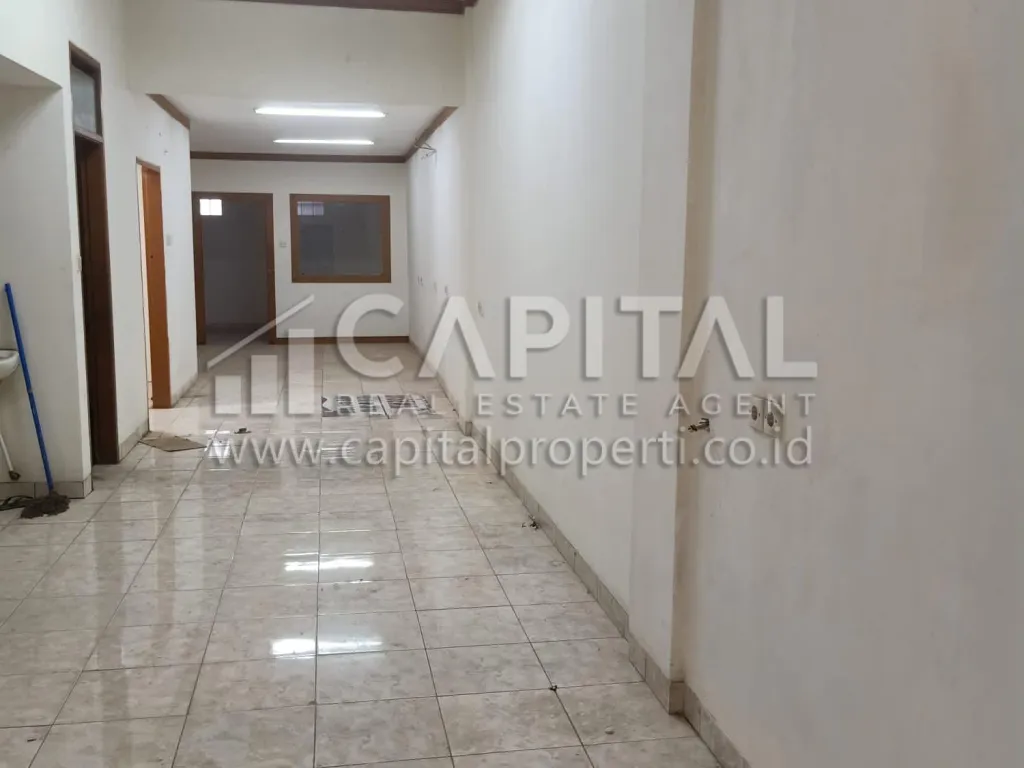 Sewa ruko strategis 3 lantai di Jalan BKR Bandung | iklanova.com