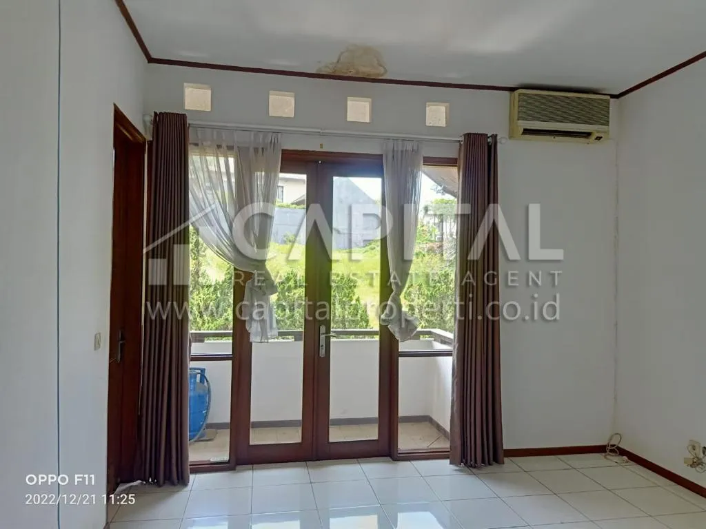 Sewa rumah 2 lantai + basement di Setraduta Bandung Kota | iklanova.com