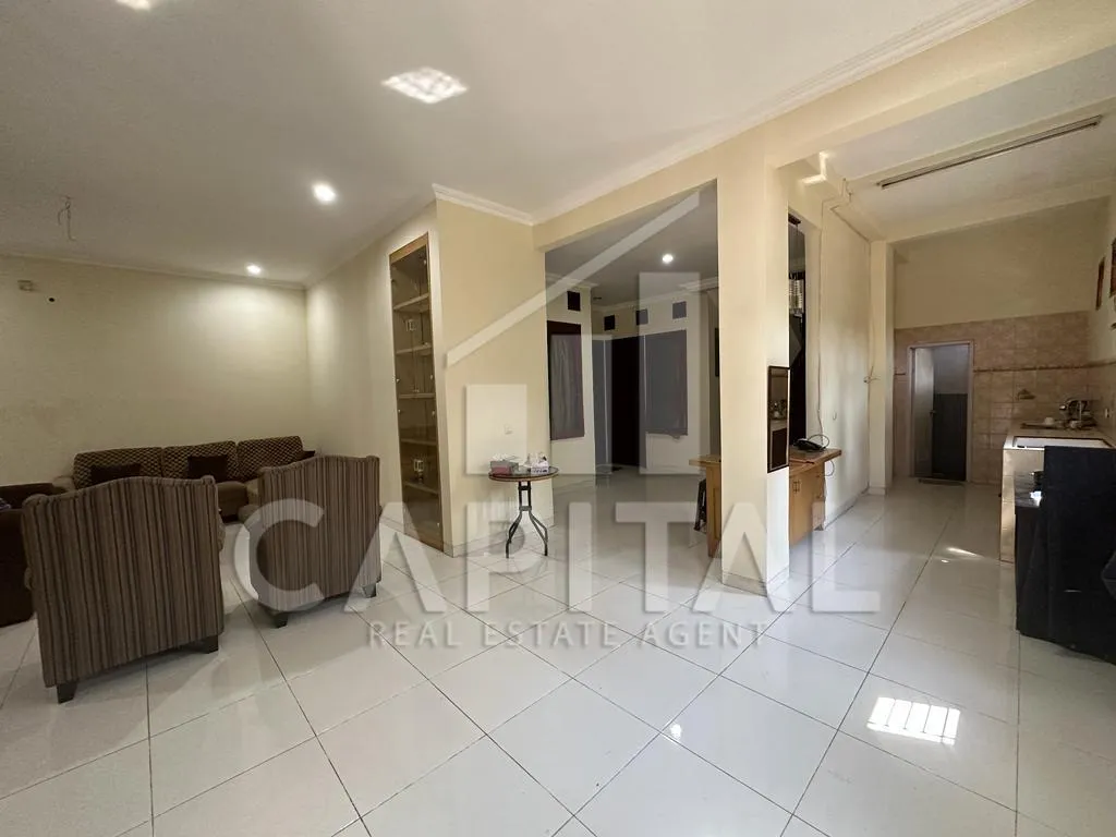 Sewa rumah 2 lantai di Setraduta Permai | iklanova.com
