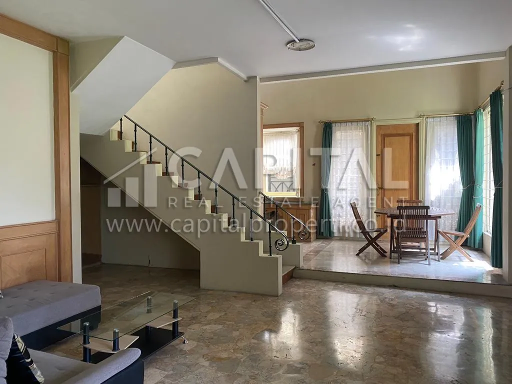 Sewa rumah 2 lantai siap huni di Tubagus Ismail Bandung Kota | iklanova.com