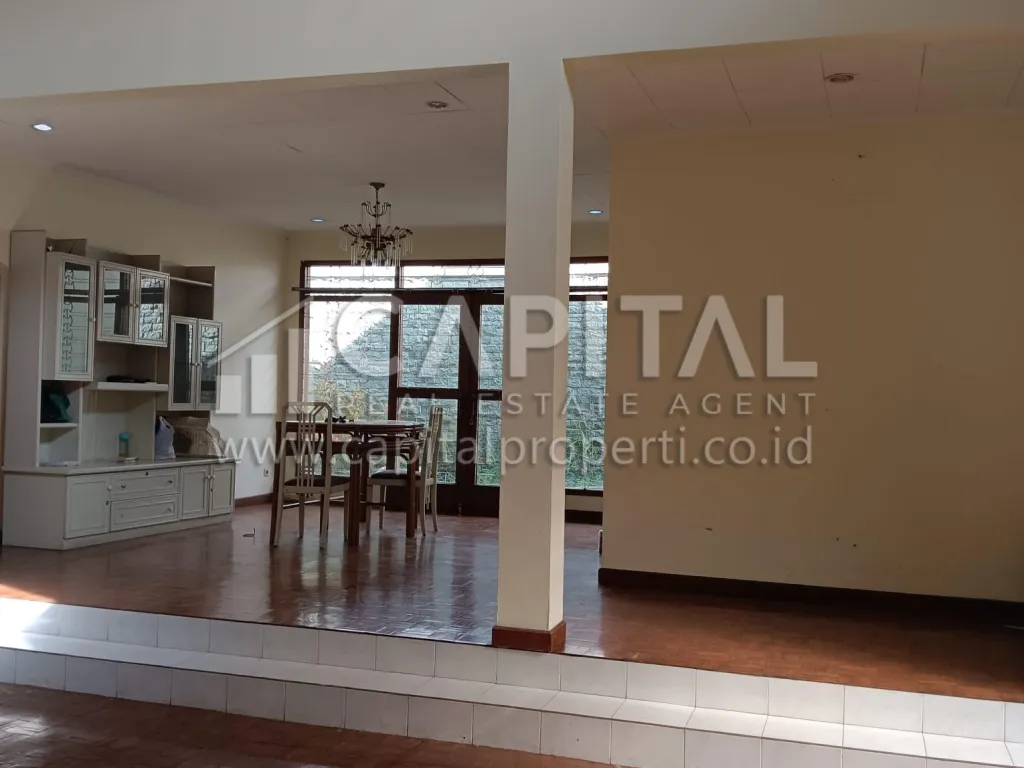 Sewa rumah 2 lantai strategis di Terusan Sutami Bandung Kota | iklanova.com