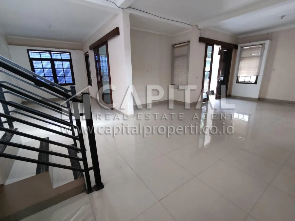 Sewa rumah cantik 2 lantai di area Kembar Bandung | iklanova.com
