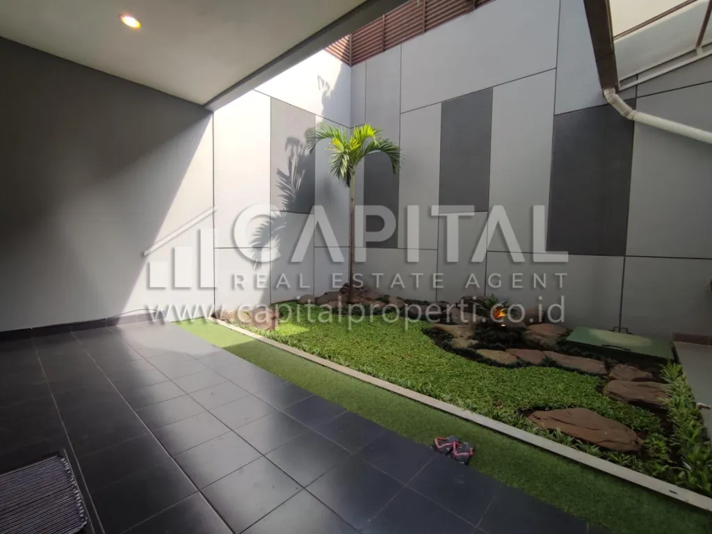 Sewa rumah lux minimalis di Setraduta Bandung | iklanova.com