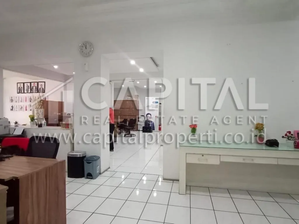 Sewa rumah usaha 2 lantai strategis di sayap Jalan Riau Bandung Kota | iklanova.com