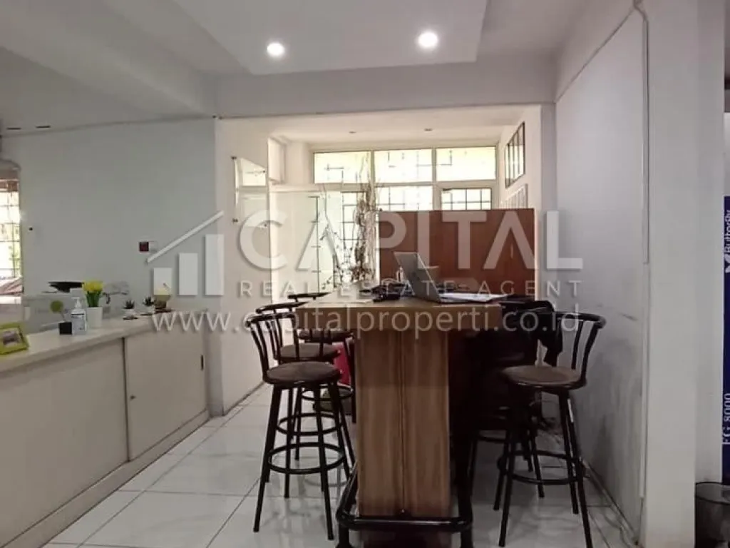 Sewa rumah usaha 2 lantai strategis di sayap Jalan Riau Bandung Kota | iklanova.com