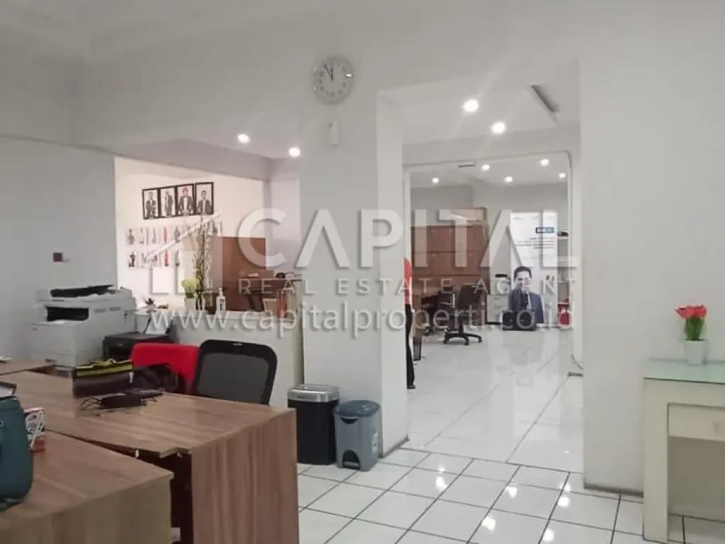 Sewa rumah usaha 2 lantai strategis di sayap Jalan Riau Bandung Kota | iklanova.com