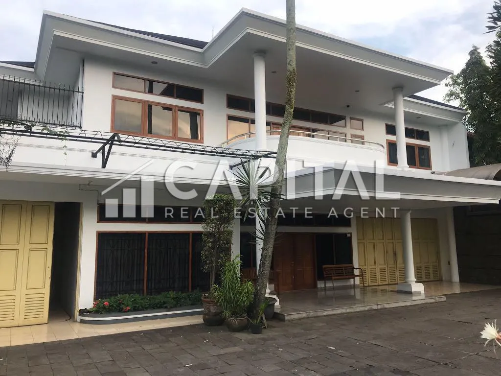Turun harga! Jual rumah asri dan terawat di sayap Ciumbuleuit Bandung | iklanova.com